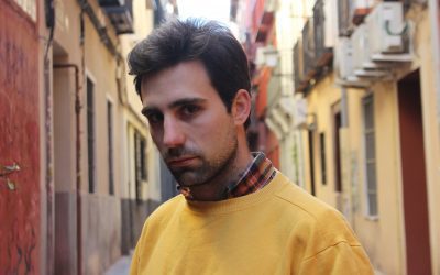 Gallego Benot: «No quería escribir un poemario histórico, sino una ficción, una metáfora urbana, por lo que el material ha sido una inspiración, pero no una regla»